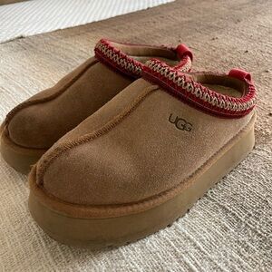 UGG Taz Platform Slippers (6)